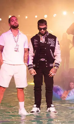 Anuel AA wearing Louis Vuitton belt