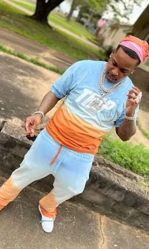 Finesse2tymes wearing Mauna Kea pants