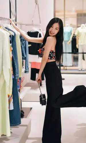 Tiffany Young’s Outfit in Moschino Bag (2023)