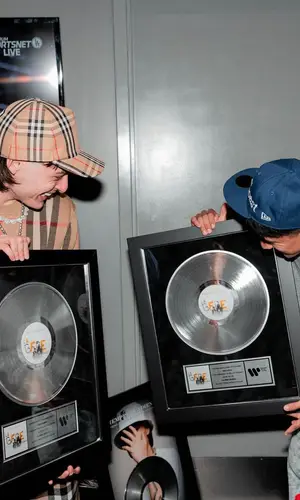 Peso Pluma’s Outfit in Burberry Cap (2023)