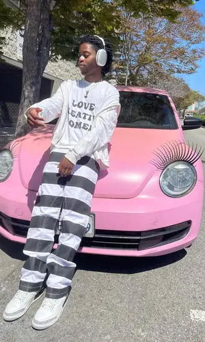 Wolfacejoeyy wearing Jordan sneakers