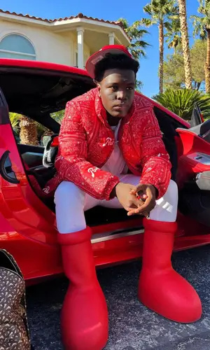 2KBABY’s Outfit in Runtz Jacket, Amiri Jeans & New Era Cap (2023)