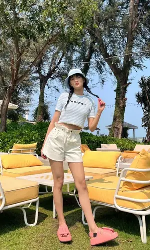 Minnie wearing Louis Vuitton jewelry