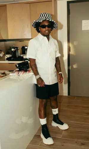 Jacquees wearing Nike sock