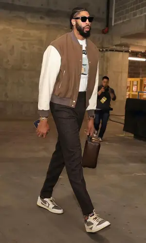 Anthony Davis’ Outfit in John Elliott Jacket, Nike Sneakers & Louis Vuitton Eyewear (2023)