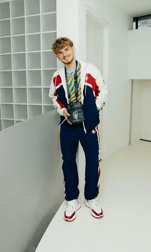 Harvey Elliott wearing Slick Gorilla bag
