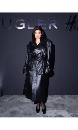 Kylie Jenner wearing H&M glov