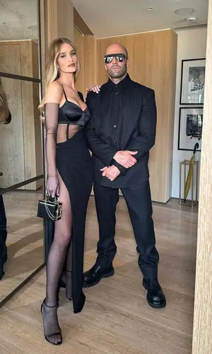 Rosie Huntington-Whiteley’s Outfit in Jessica McCormack Jewelry & Dolce & Gabbana Gloves (2023)
