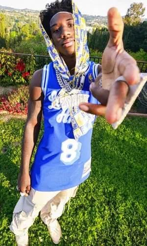 2Rare wearing Mitchell & Ness jersey