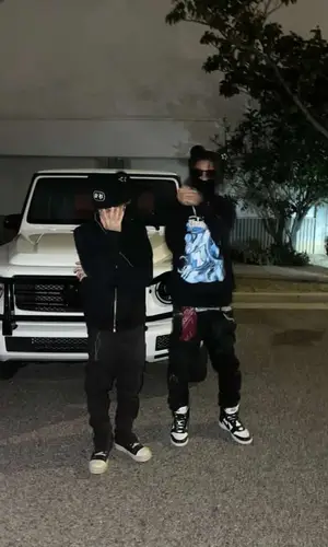Kashdami’s Outfit in Nike Sneakers, B.B. Simon Belt & Ambush (2023)