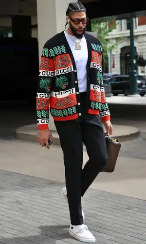 Anthony Davis’ Outfit in Gucci Jacket, Rhude Eyewear & Thierry Lasry (2023)