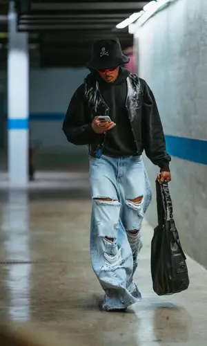 Jules Kounde wearing Mastermind wallet