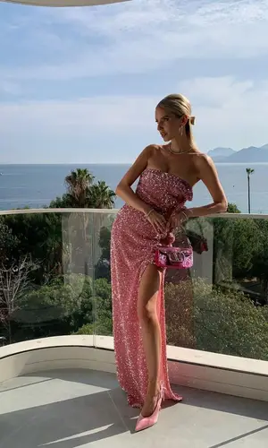 Leonie Hanne’s Outfit in Valentino Bag (2023)