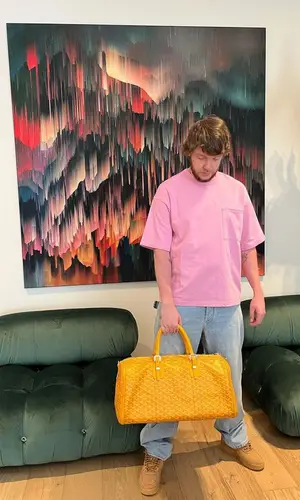 Murda Beatz’s Outfit in Bottega Veneta T-Shirt, Nike Sneakers & Goyard Bag (2023)