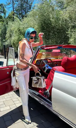 Mia Khalifa wearing Mirror Palais other