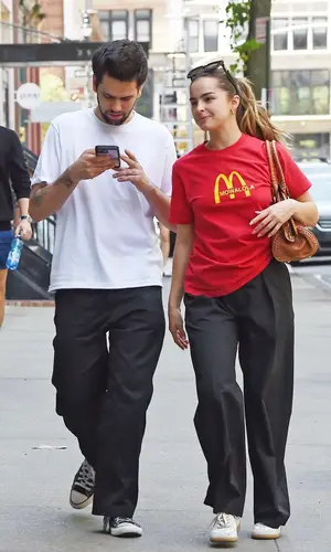 Addison Rae’s Outfit in Mowalola T-Shirt, Celine Bag & Bottega Veneta Eyewear (2023)