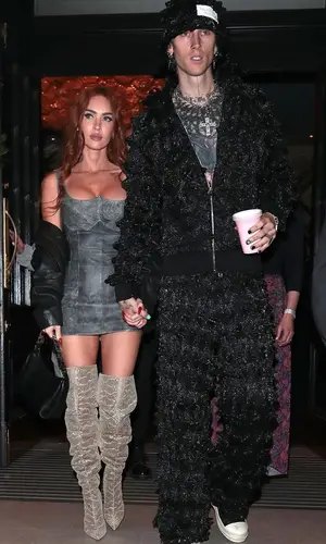 Machine Gun Kelly wearing Marc Jacques Burton hat