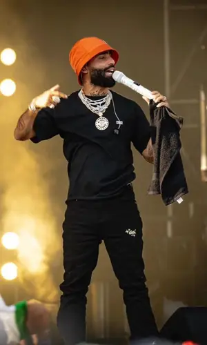 Arcangel wearing EPTM pants