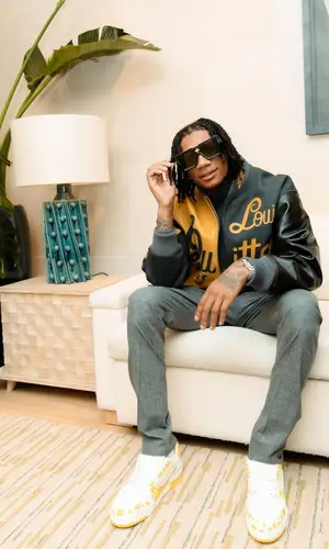 Digga D’s Outfit in Yayoi Kusama Sneakers & Louis Vuitton Eyewear (2023)