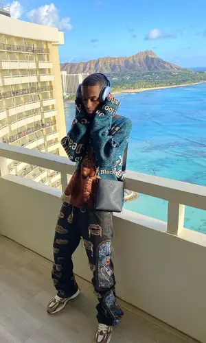 Yvngxchris’ Outfit in Barriers Jeans, Vivienne Westwood Bag & Apple (2022)