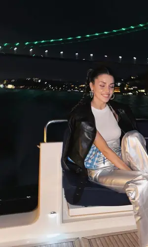 Hande Erchel’s Outfit in Saint Laurent Jacket, Zara Top & Dolce & Gabbana Eyewear (2023)