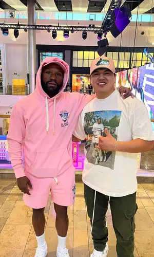 Floyd Mayweather wearing Nike sneakers