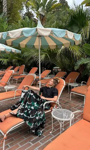Sofia Richie’s Outfit in Hermes Bag, Lanvin Eyewear & Tom Ford Sandals (2023)