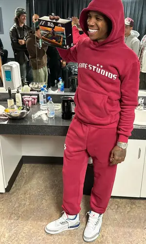 A Boogie Wit Da Hoodie wearing Jeune pants