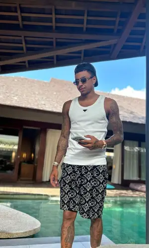 Jesse Lingard’s Outfit in Prada Top, Louis Vuitton Shorts & Chrome Hearts Hat (2023)