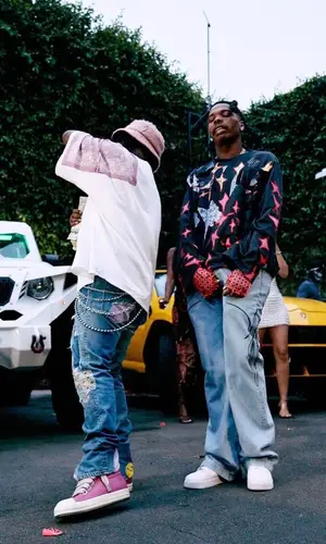 Lil Baby wearing Chrome Hearts glov