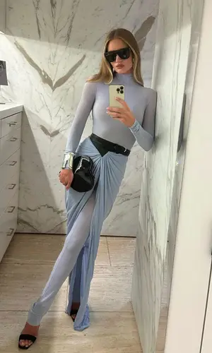 Rosie Huntington-Whiteley wearing Alaïa bag