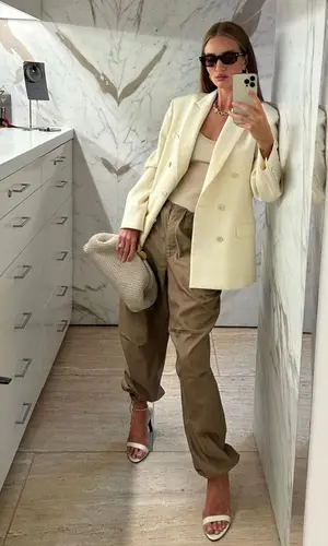 Rosie Huntington-Whiteley wearing Bottega Veneta bag