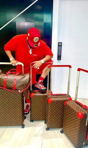 El Alfa El Jefe wearing Balenciaga sock