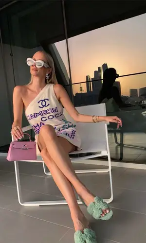 Leonie Hanne’s Outfit in Loewe Eyewear, Hermes Sandals & Chanel (2023)