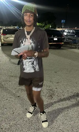 Skilla Baby’s Outfit in Gallery Dept. T-Shirt & Rick Owens Sneakers (2023)