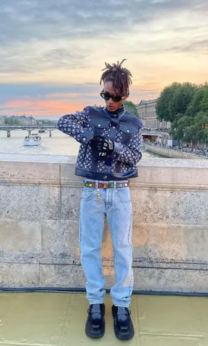 Jaden Smith’s Outfit in Louis Vuitton Eyewear & Fox Racing Gloves (2023)