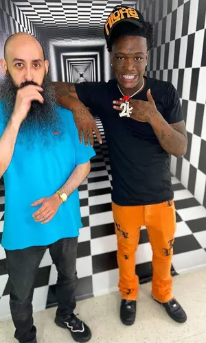2KBABY’s Outfit in Valabasas Jeans, Nike Sneakers & Hawaiian Cap (2023)