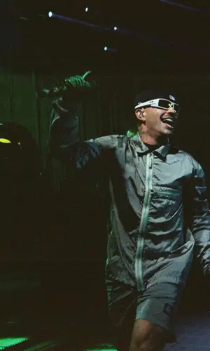 Feid’s Outfit in Stone Island Jacket, Oakley Eyewear & New Era Cap (2023)