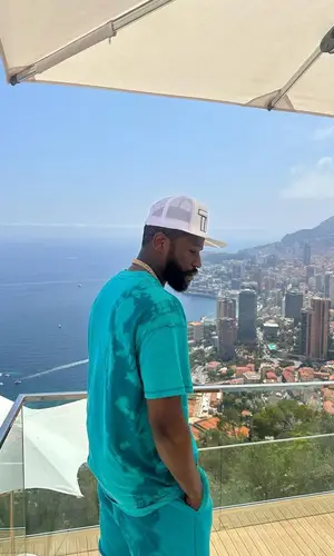 Floyd Mayweather wearing Off-White sock