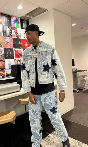 Bandmanrill wearing Nike sneakers
