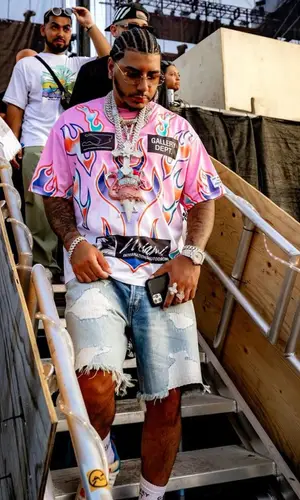 CJ’s Outfit in Gallery Dept. T-Shirt, Jordan Sneakers & Cartier Eyewear (2023)