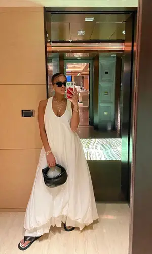 Lori Harvey’s Outfit in Bottega Veneta Bag, Saint Laurent Eyewear & The Row (2023)