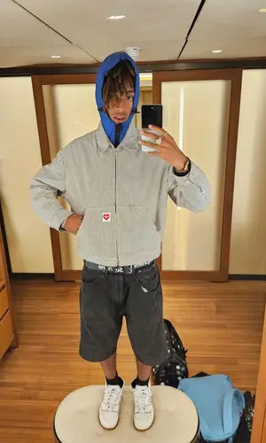 Jaden Smith’s Outfit in Carhartt Jacket, Supreme Belt & Louis Vuitton Eyewear (2023)