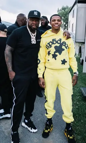 50 Cent’s Outfit in Amiri T-Shirt, Balmain Sneakers & New Era Cap (2023)