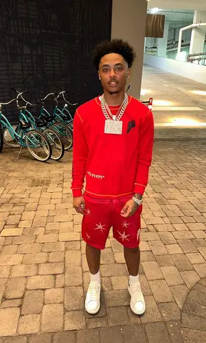Luh Kel’s Outfit in Benasist Streetwear T-Shirt & Alexander McQueen Sneakers (2023)