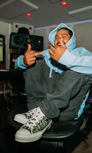 Arsn wearing H&M pants