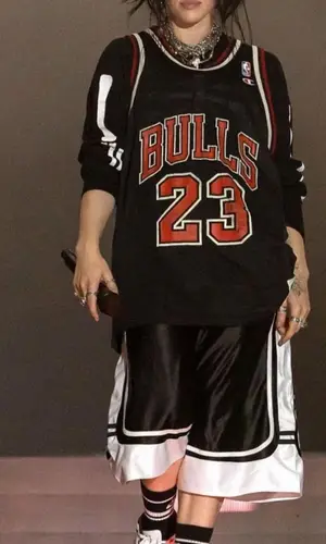 Billie Eilish’s Outfit in Supreme Top, Nike Sneakers & Billie Eilish Merch (2023)