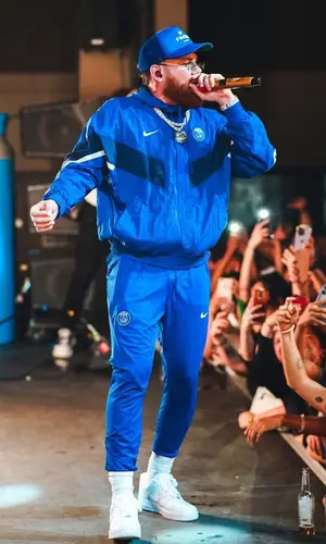 Miky Woodz wearing Nike pants