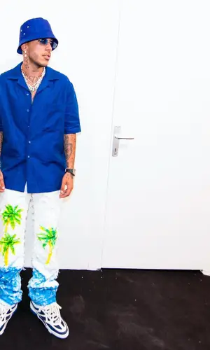 Sfera Ebbasta’s Outfit in Who Decides War Jeans, Cartier Eyewear & Bottega Veneta Hat (2023)