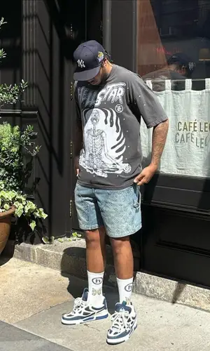 AJ Tracey’s Outfit in Hellstar T-Shirt, Louis Vuitton Shorts & New Era Cap (2023)